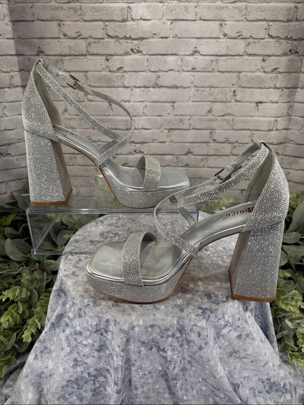 IDIFU “Fay” Silver Sparkle Square Toe Stack Heel Fashion Sandals WMS 7.5M 🩶 EUC
